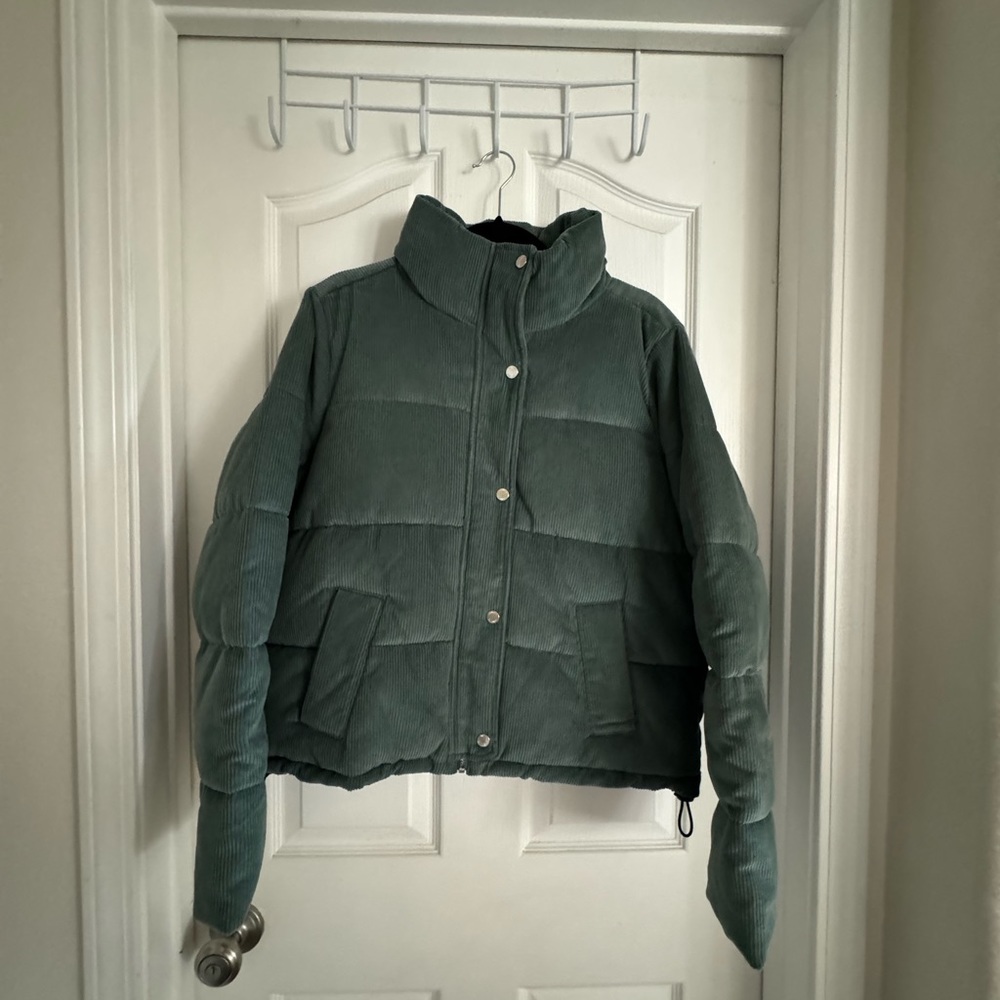 Hollister women’s corduroy puffer jacket - Picture 1 of 3